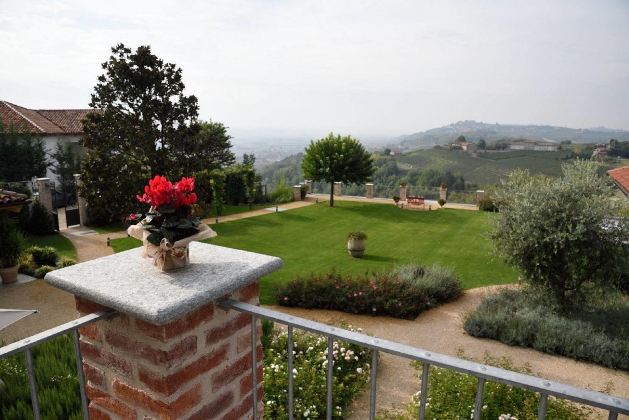 Antica Locanda San Pietro Govone Exterior photo