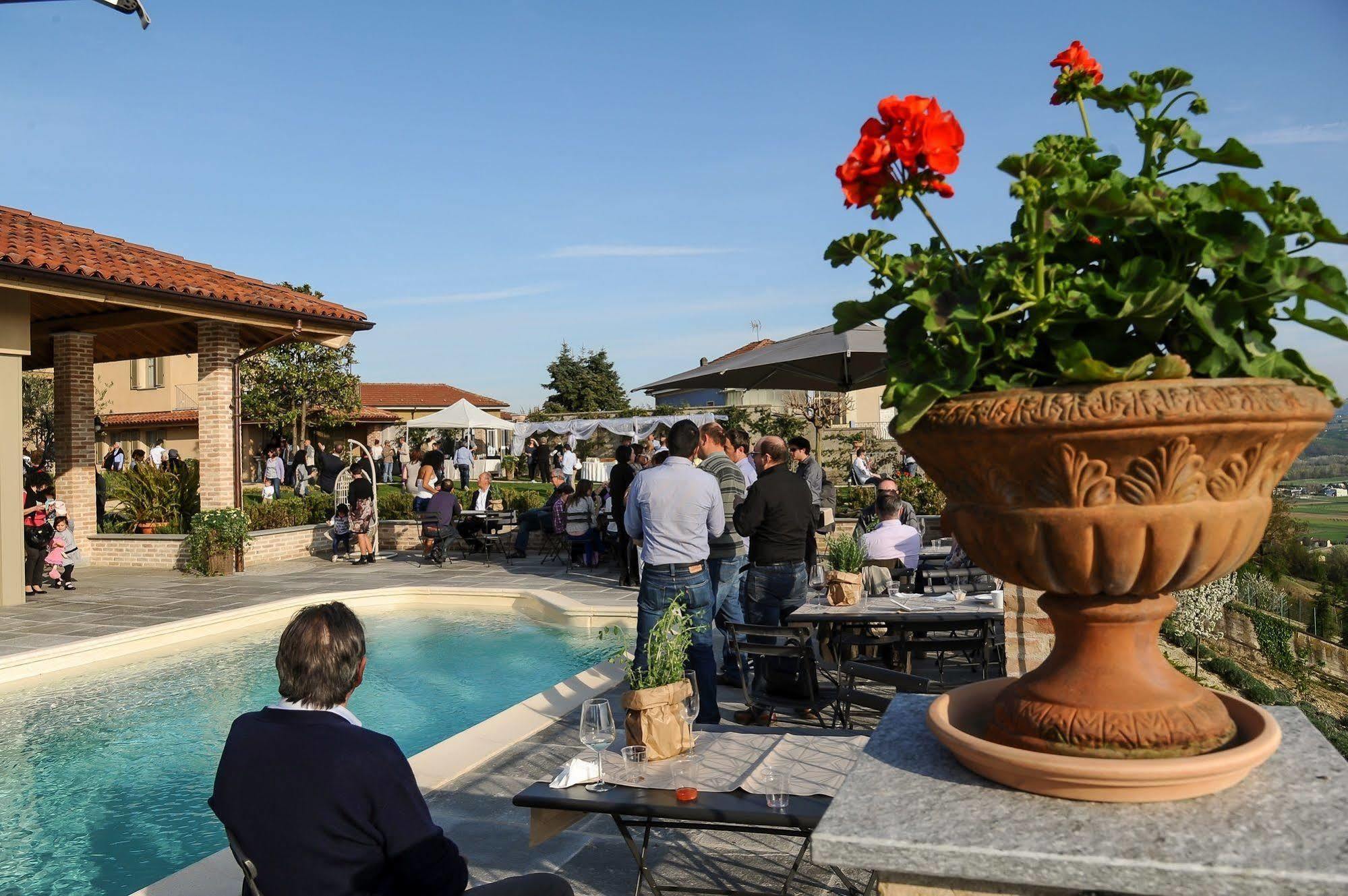 Antica Locanda San Pietro Govone Exterior photo