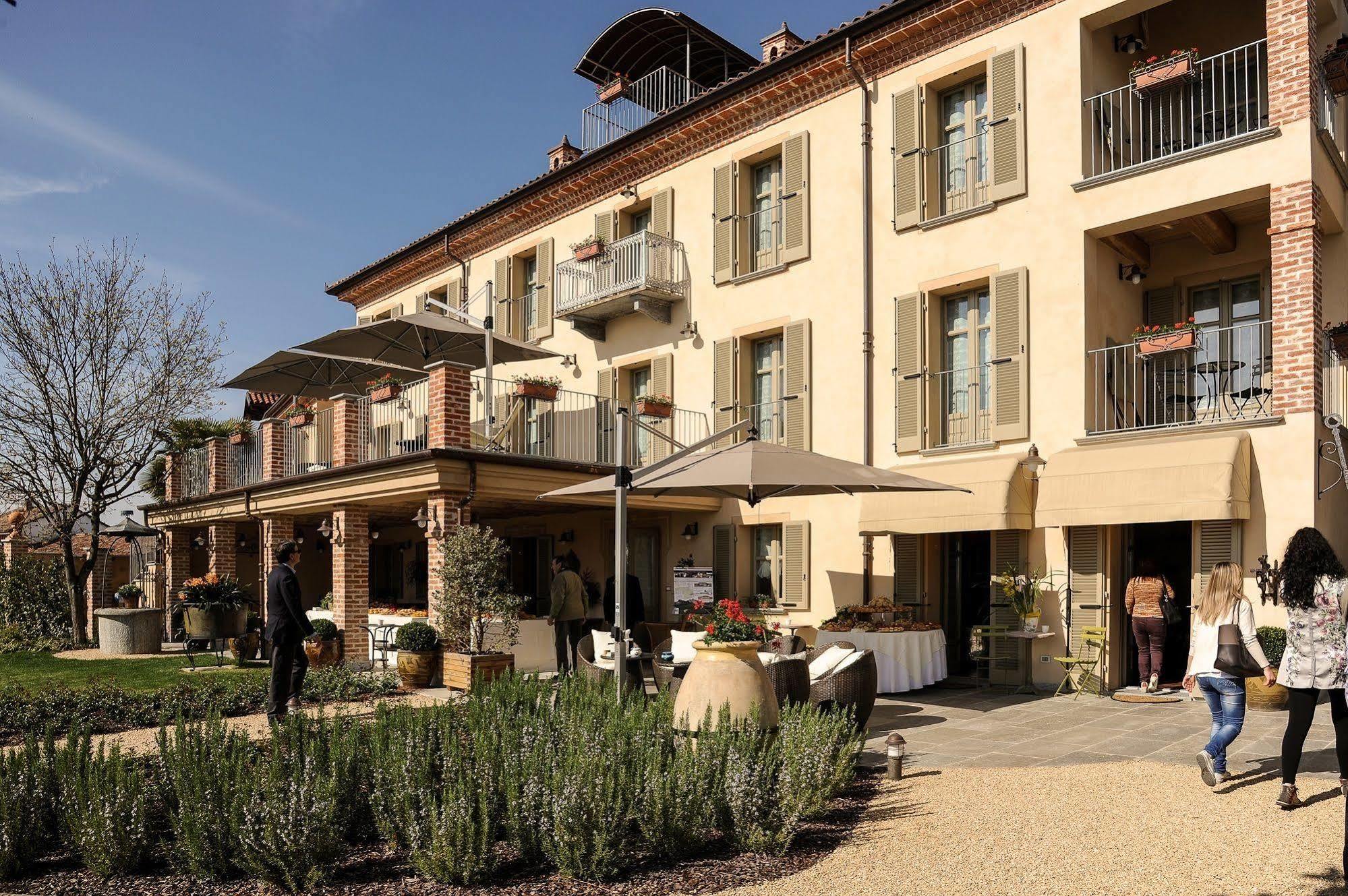 Antica Locanda San Pietro Govone Exterior photo